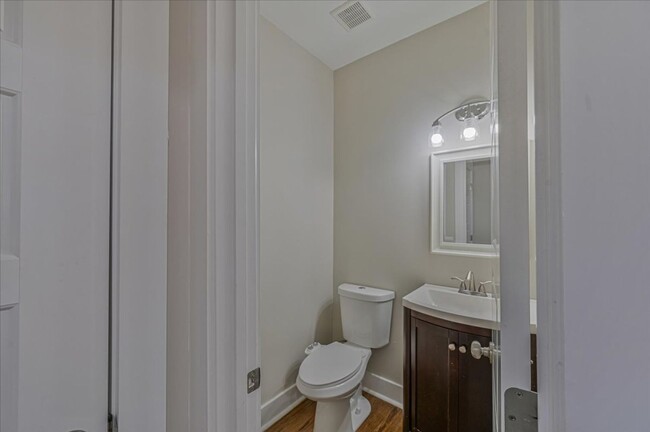 Building Photo - Beautiful House in East Nashville!