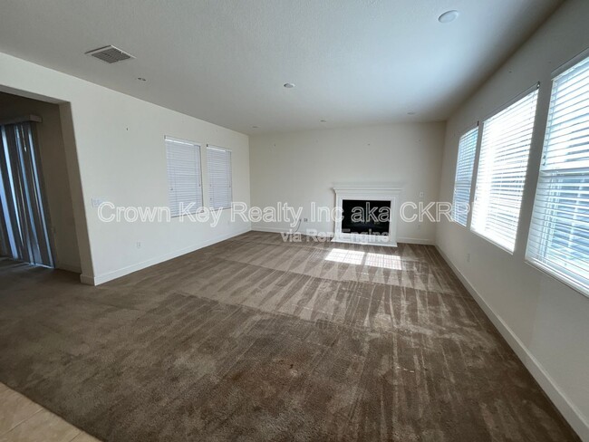 Building Photo - 546 W Campania Way