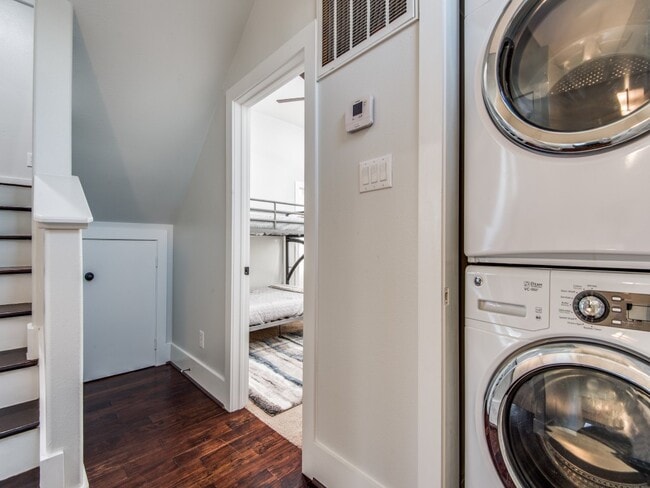 Building Photo - 1509 Holly St