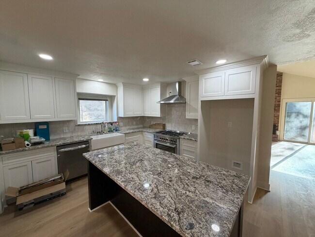 Building Photo - 70 Brookflower Rd