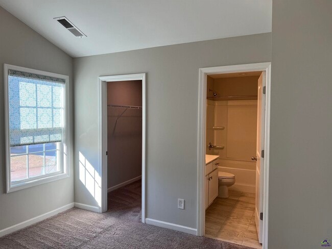 Building Photo - 401 Tivoli Wy