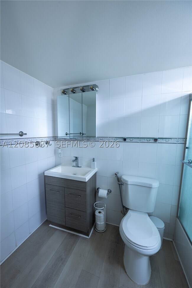 Building Photo - 6801 Indian Creek Dr