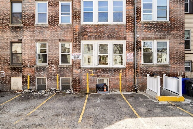 Building Photo - 142 Sutherland Rd