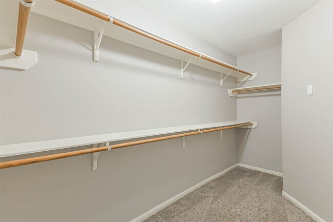 Building Photo - 13831 Hillingdale Ln