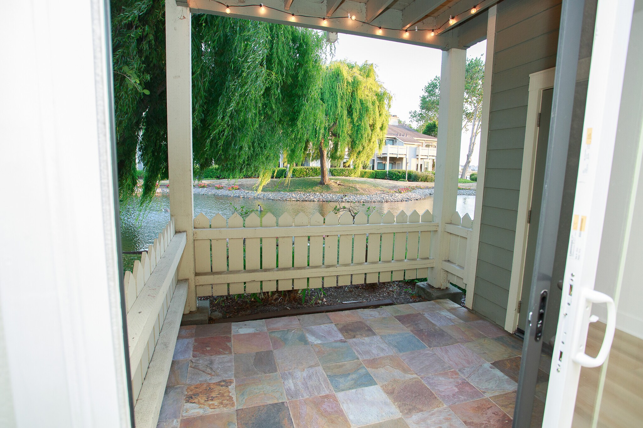 Building Photo - 151 Shoreline Ct