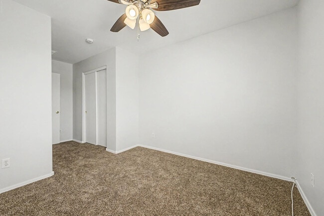Building Photo - 7042 W Mercer Ln