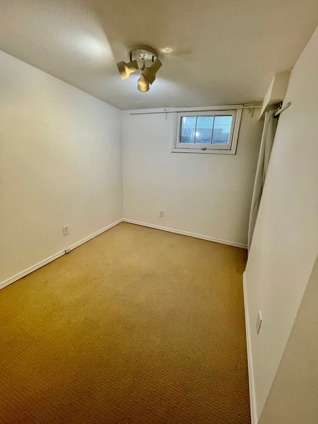 Building Photo - Upgraded 3bd/2bath Laurelhurst Home w/ Pri...