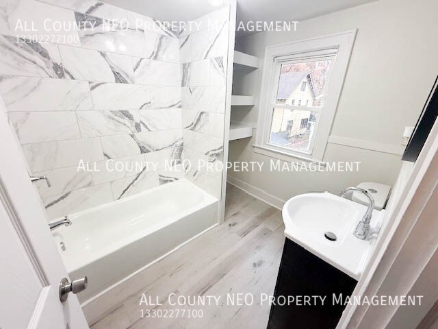 Building Photo - 575 Fernwood Dr