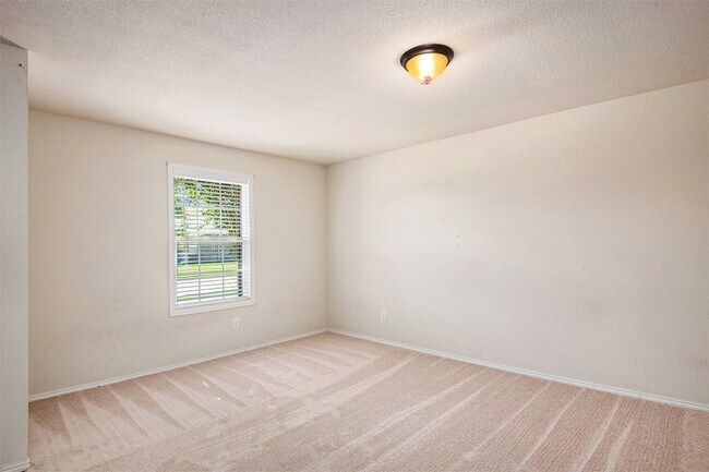 Building Photo - 304 Chert Ln