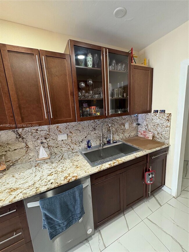 Building Photo - 1655 NE 175th St