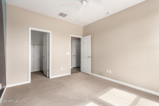 Building Photo - 423 S 194th Ln