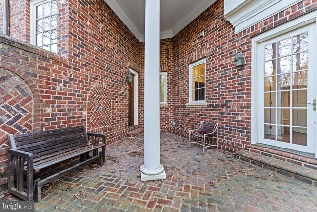 Building Photo - 8541 Old Dominion Dr