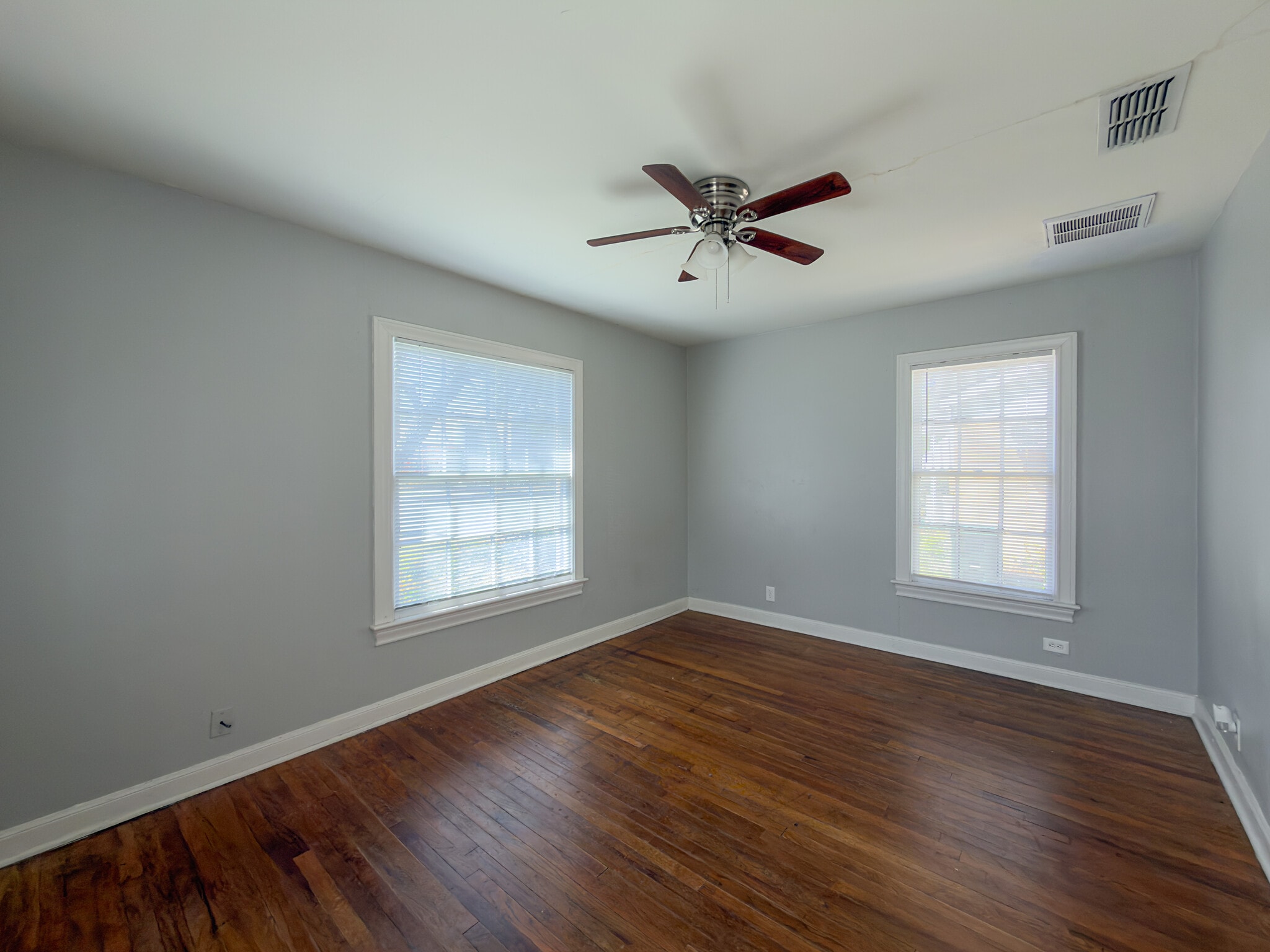 Building Photo - 1912 S Donnybrook Ave