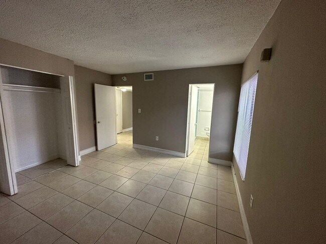 Building Photo - 1830 Maravilla Ave