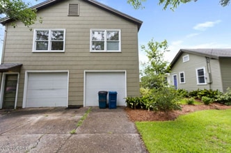 Building Photo - S305-2