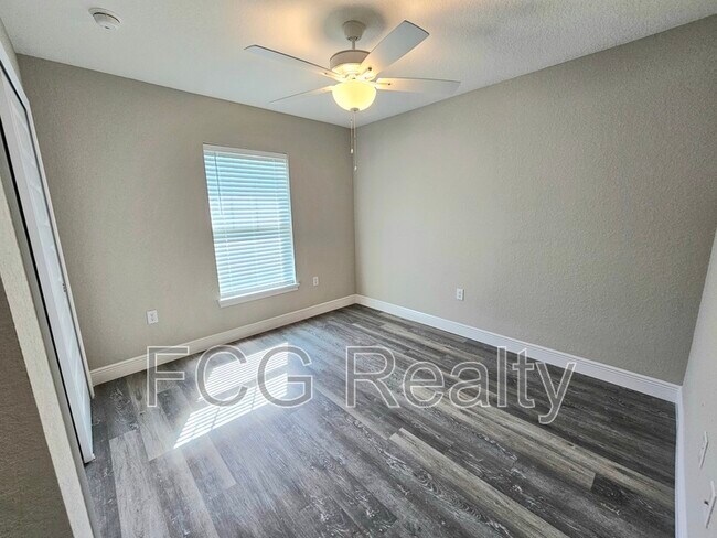Building Photo - 8500 N Sussex Dr