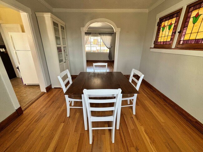 Building Photo - 3 Bedroom Home - Pittsburgh!