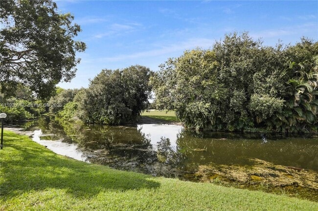 Building Photo - 417 Vista Isles Dr