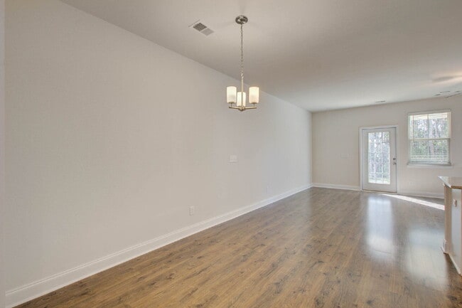 Building Photo - 7821 Montview Rd