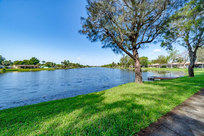 Building Photo - 2250 Buttonwood Ave