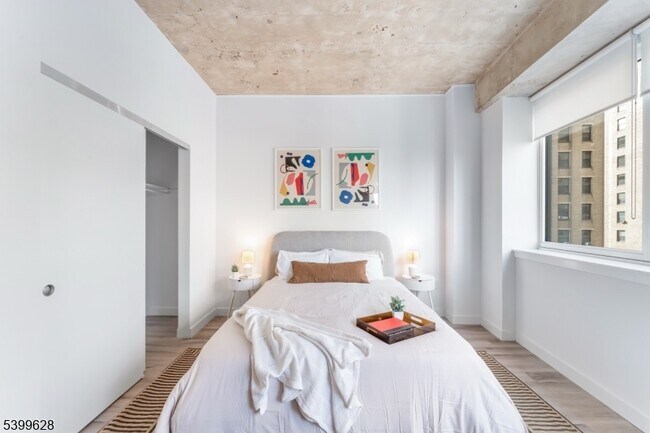 Building Photo - 10 Commerce Ct