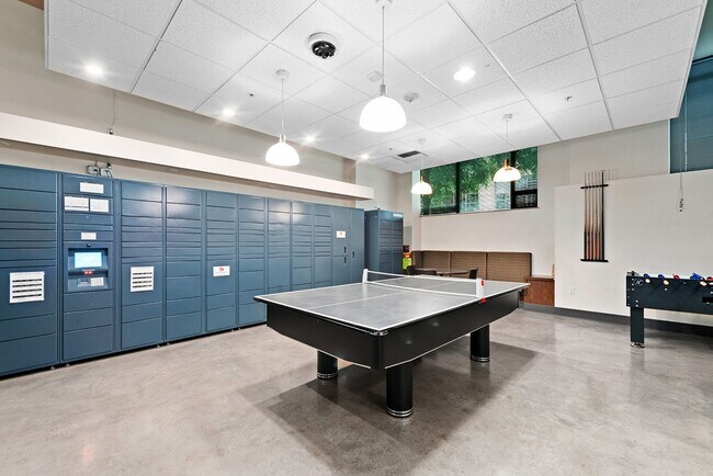 Building Photo - Bright Corner 1Bed/1Bath Condo in the Heart of Downtown Seattle!