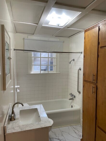Bathroom - 5946 Oram St