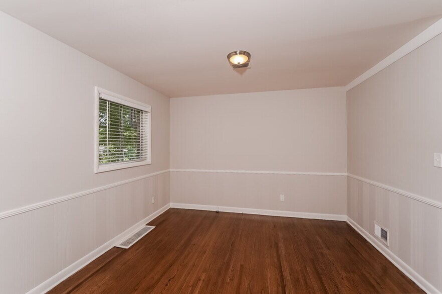 Building Photo - 432 16th Ave NW