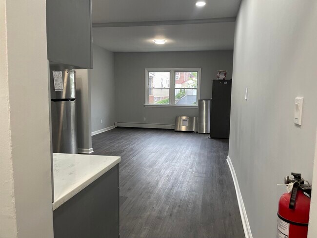 Building Photo - 54 Mt Prospect Ave