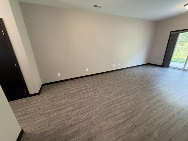 Building Photo - 1615 Ohana Ave