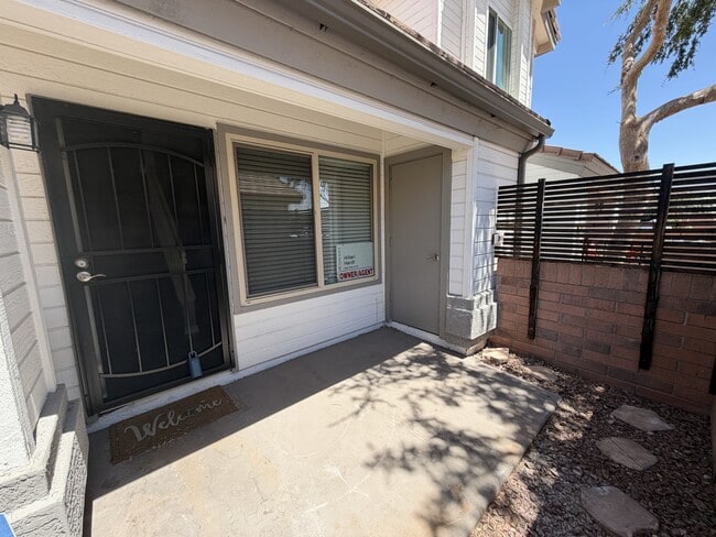 Building Photo - 2201 N Comanche Dr