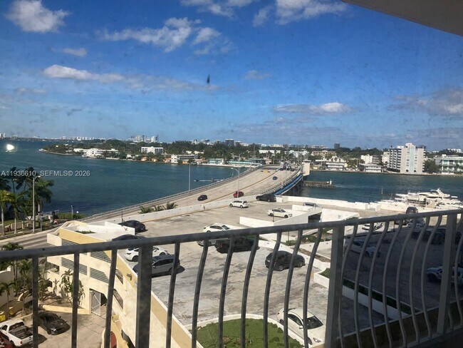 Building Photo - 7601 E Treasure Dr