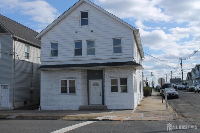 Primary Photo - 519 Roosevelt Ave