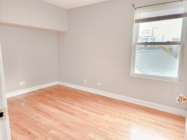 Building Photo - 1634 W Huron St