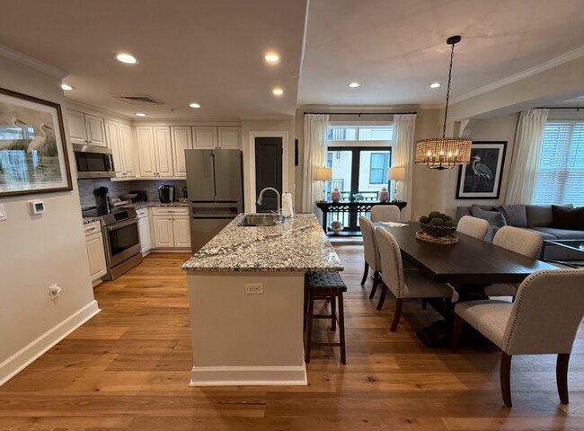 Building Photo - Newly Renovated Condo in the Heart of Downtown