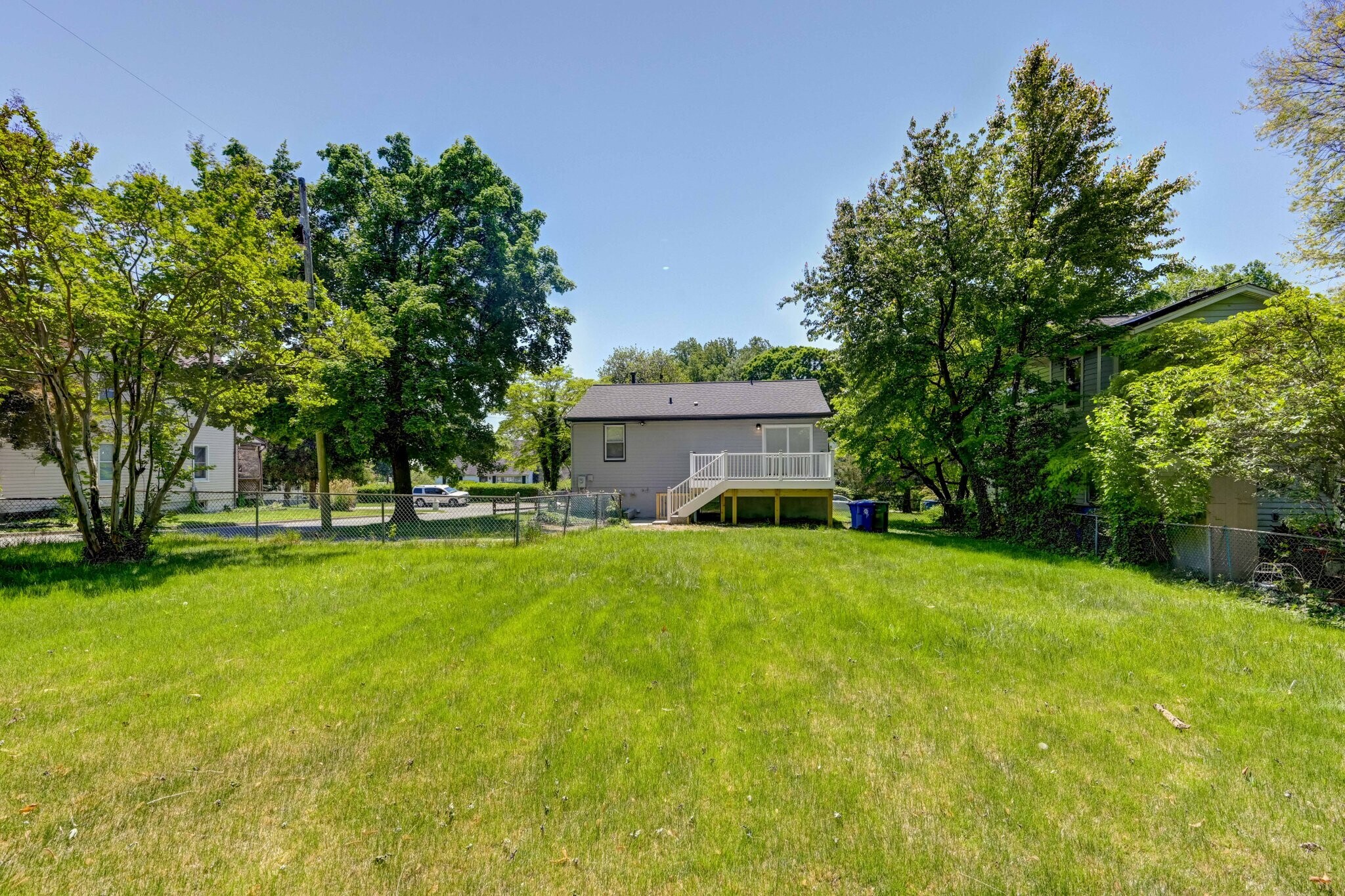 Building Photo - 3714 Pinewood Ave
