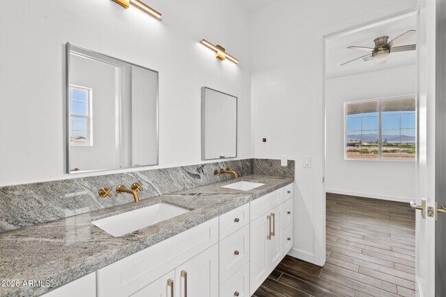 Building Photo - 22926 W La Mirada Dr