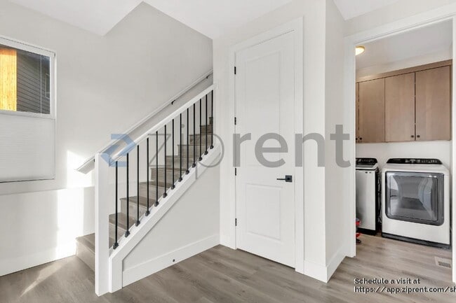 Building Photo - 15387 SE Hawthorne Mdws St