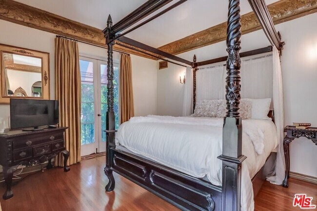 Building Photo - 642 S Bronson Ave