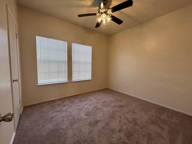 Building Photo - 1113 York Castle Dr