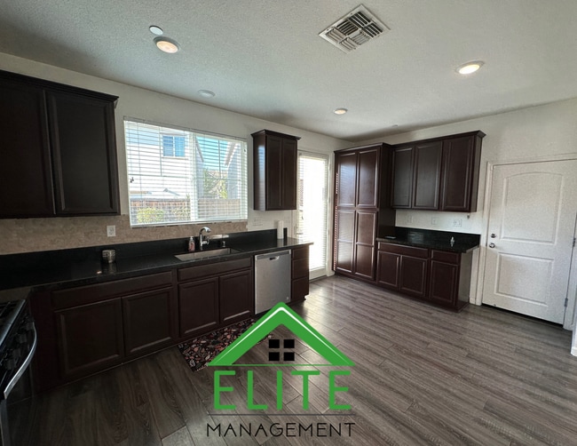Building Photo - Spacious 4-Bedroom Home in Sought-After No...