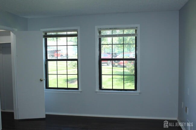 Building Photo - 29 Wycoff Way E