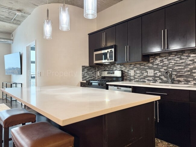 Building Photo - 2BR/2BA Skylofts Condo with Balcony & Garage Parking