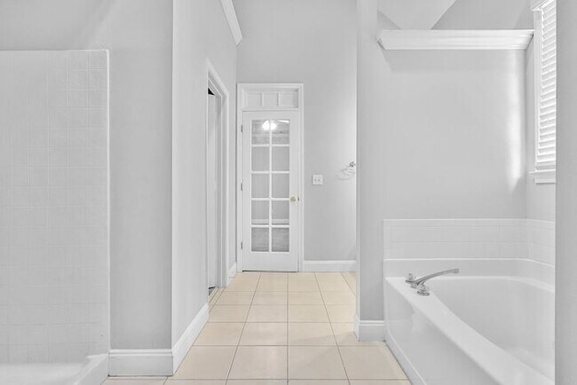Building Photo - 510 MacLand Dr