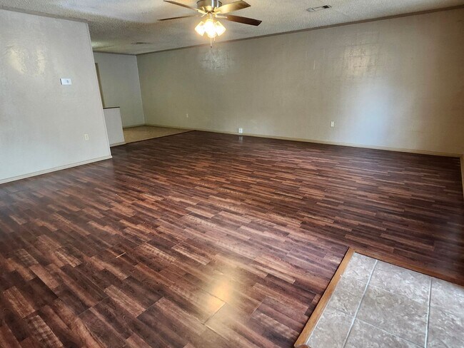 Building Photo - 1 bed apartment