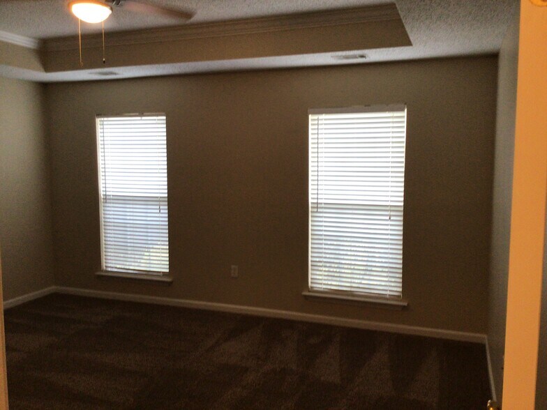 Building Photo - 64 Lancaster Way