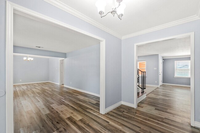 Building Photo - 1103 Manatee Ln