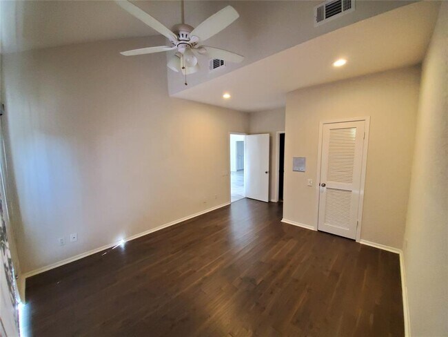 Building Photo - 18321 Sandy Cove