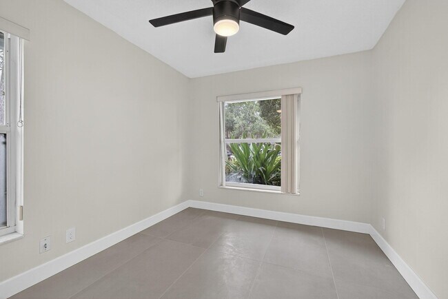 Building Photo - 1135 Staghorn St