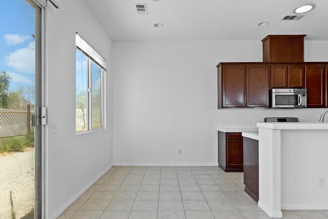 Building Photo - 13897 Mountain Top Dr